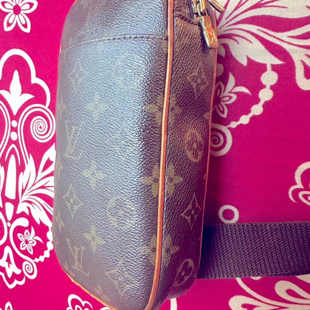 WOW POSHMARK FESTIVAL TIME = Authentic Louis Vuitton GM Crossbody & Fanny Pack